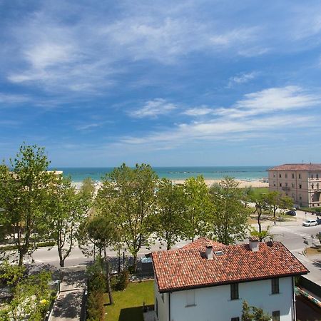 Hotel Dolcevita Cesenatico Esterno foto