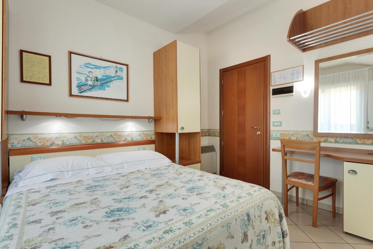 Hotel Dolcevita Cesenatico Esterno foto