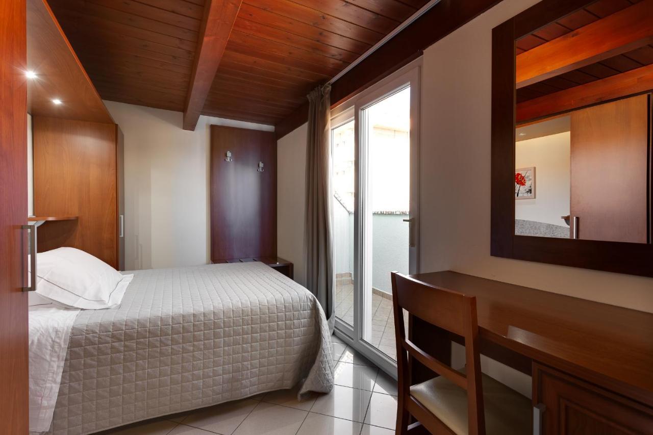Hotel Dolcevita Cesenatico Esterno foto