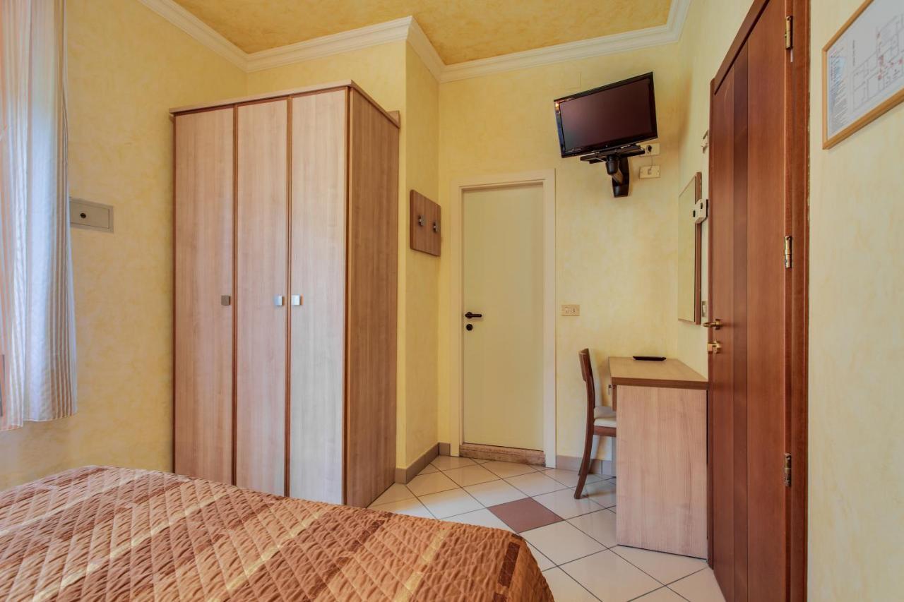 Hotel Dolcevita Cesenatico Esterno foto