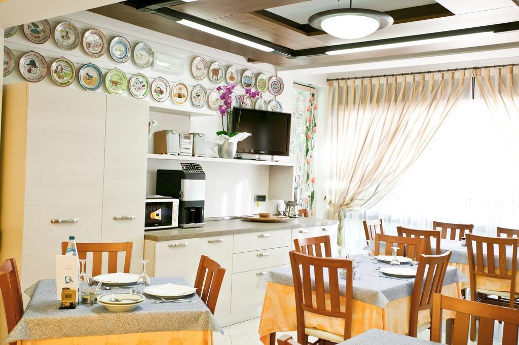 Hotel Dolcevita Cesenatico Esterno foto