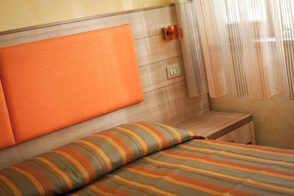 Hotel Dolcevita Cesenatico Esterno foto