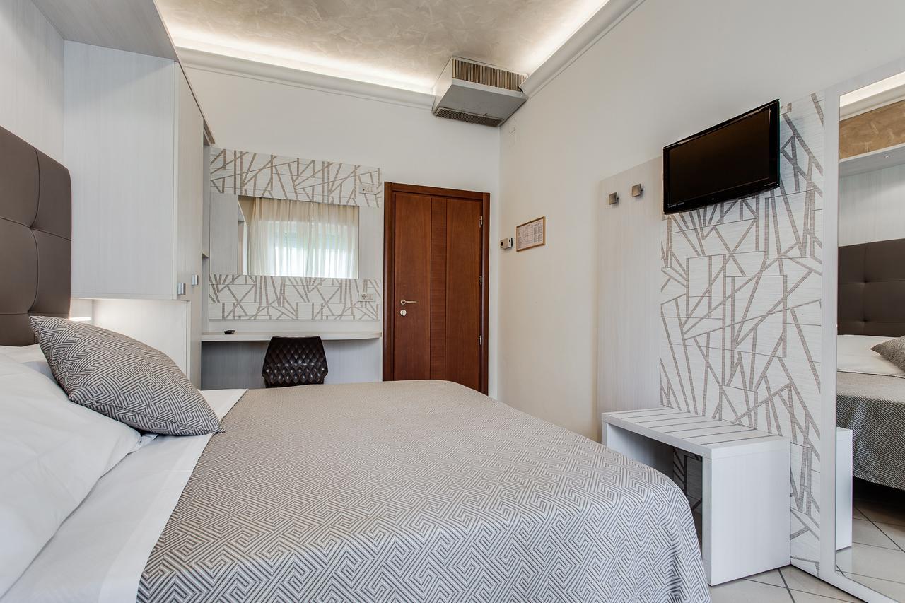 Hotel Dolcevita Cesenatico Esterno foto