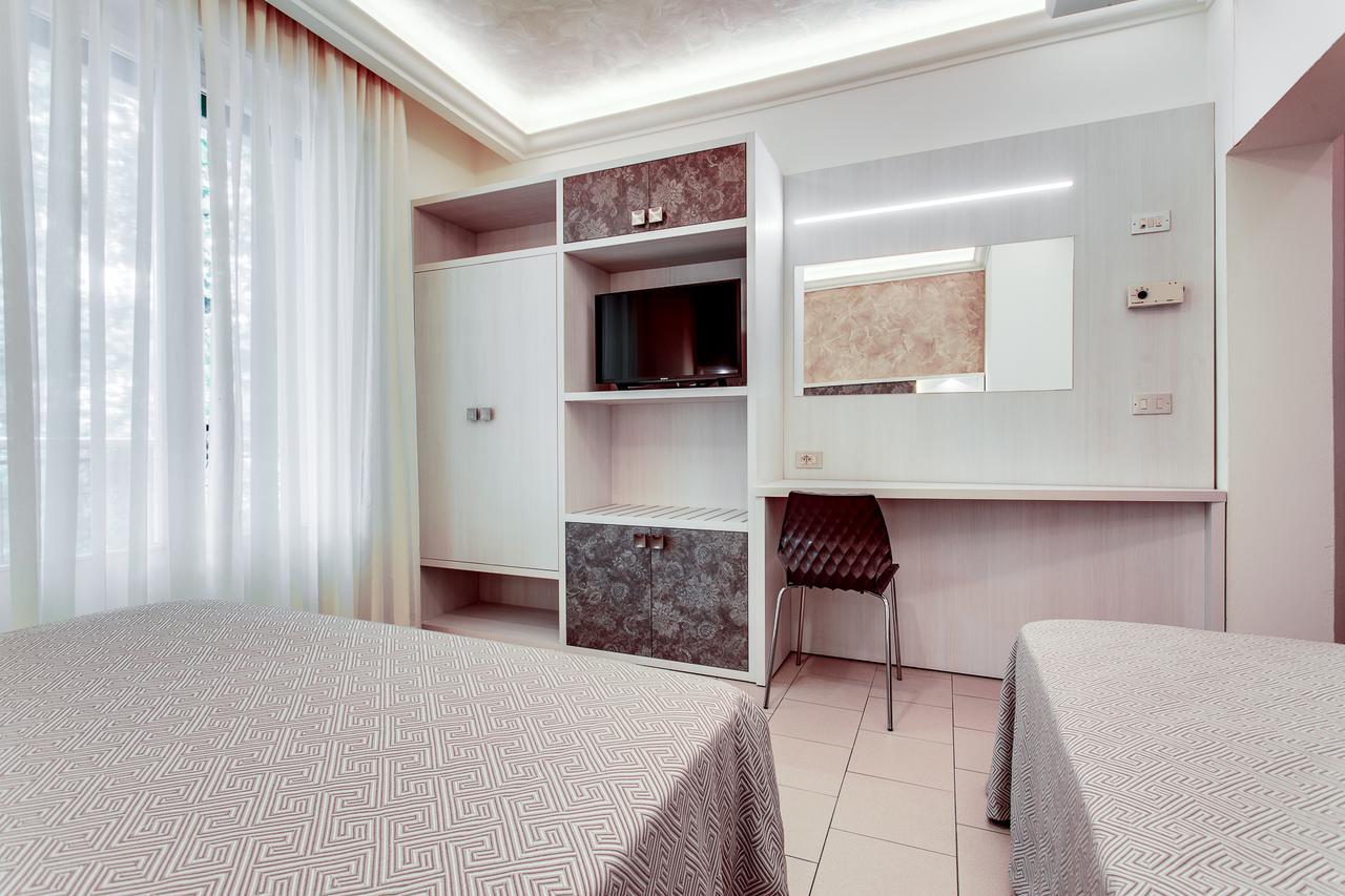 Hotel Dolcevita Cesenatico Esterno foto