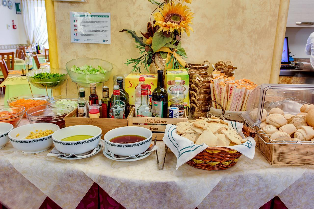 Hotel Dolcevita Cesenatico Esterno foto