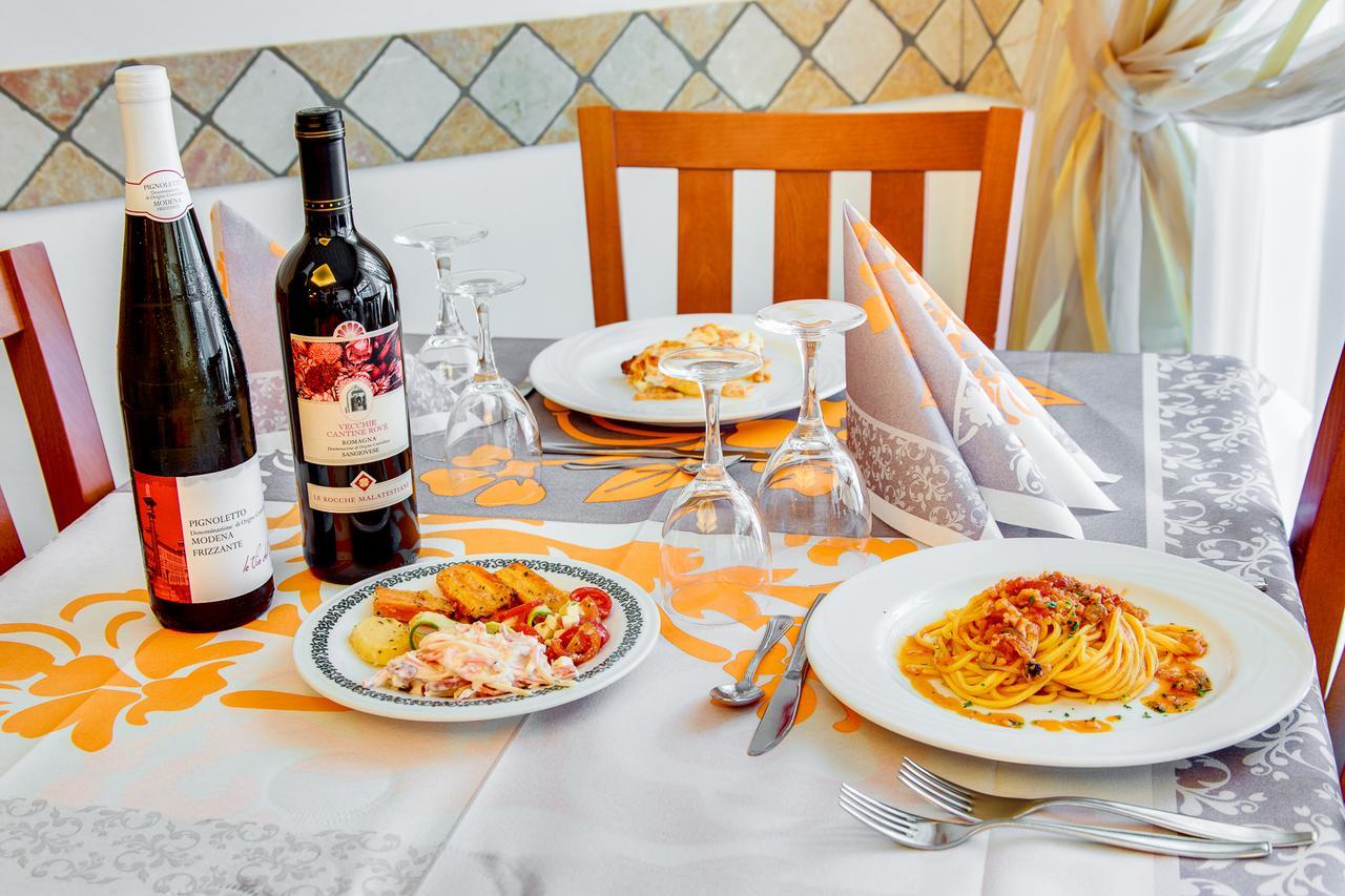 Hotel Dolcevita Cesenatico Esterno foto