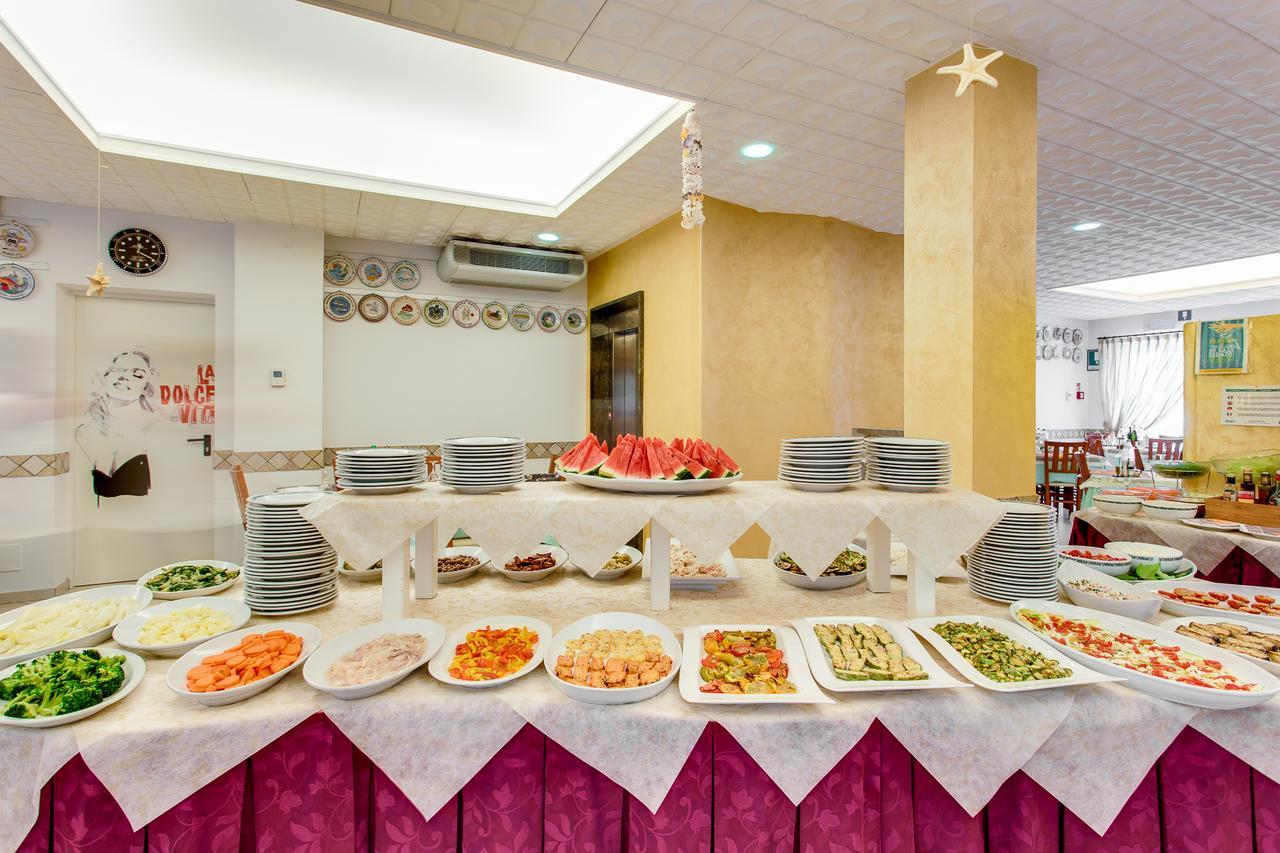 Hotel Dolcevita Cesenatico Esterno foto